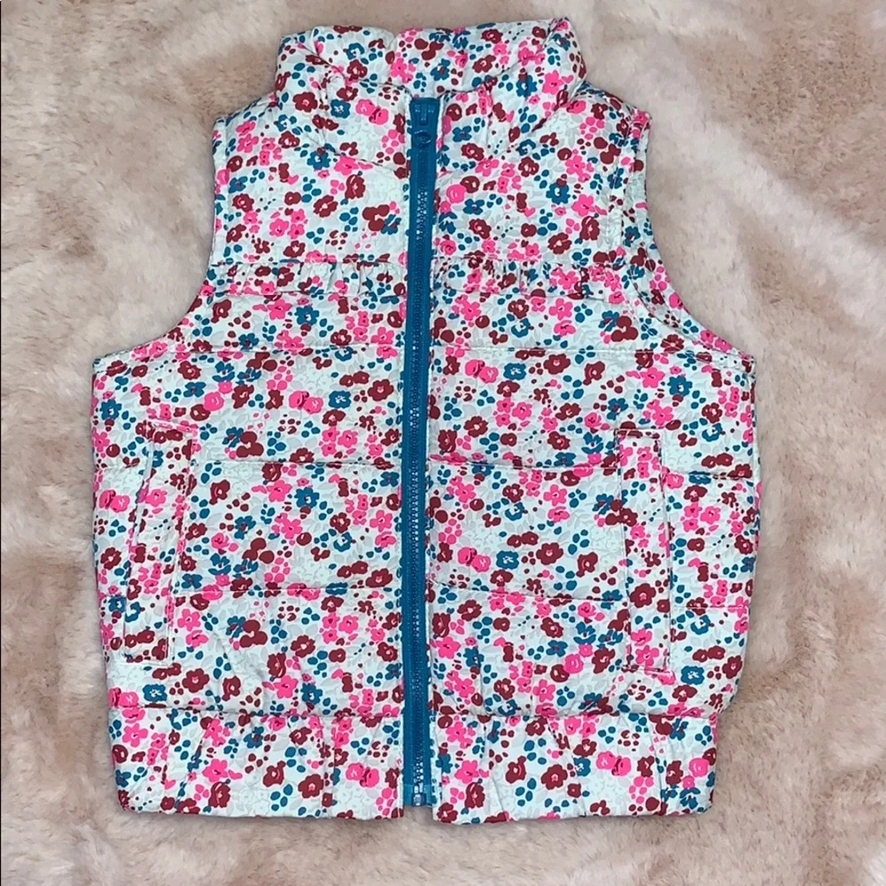 5 for $25🎈 NWOT baby girls oshkosh vest
